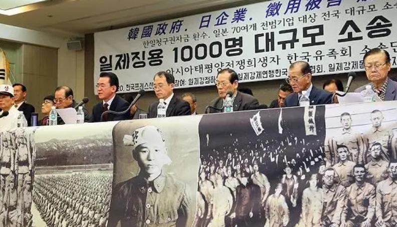 日本民众冒雨反对G7峰会,日本广岛举行g7峰会安全演习