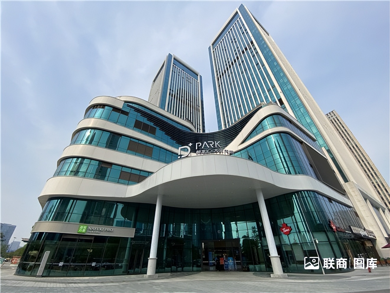 “鸽王”、潮玩街区…实探杭州近期新开的三个商场