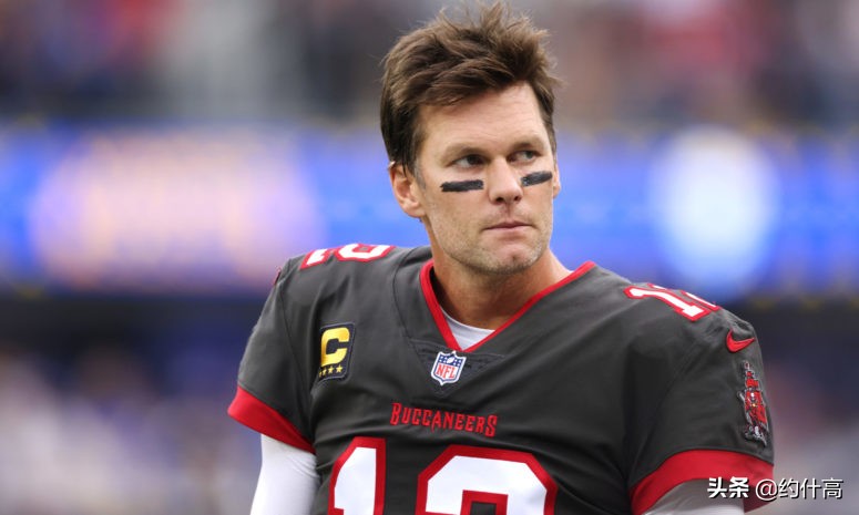 橄榄球性感*男猛**喊话马斯克：把我的“糗照”从推特删掉