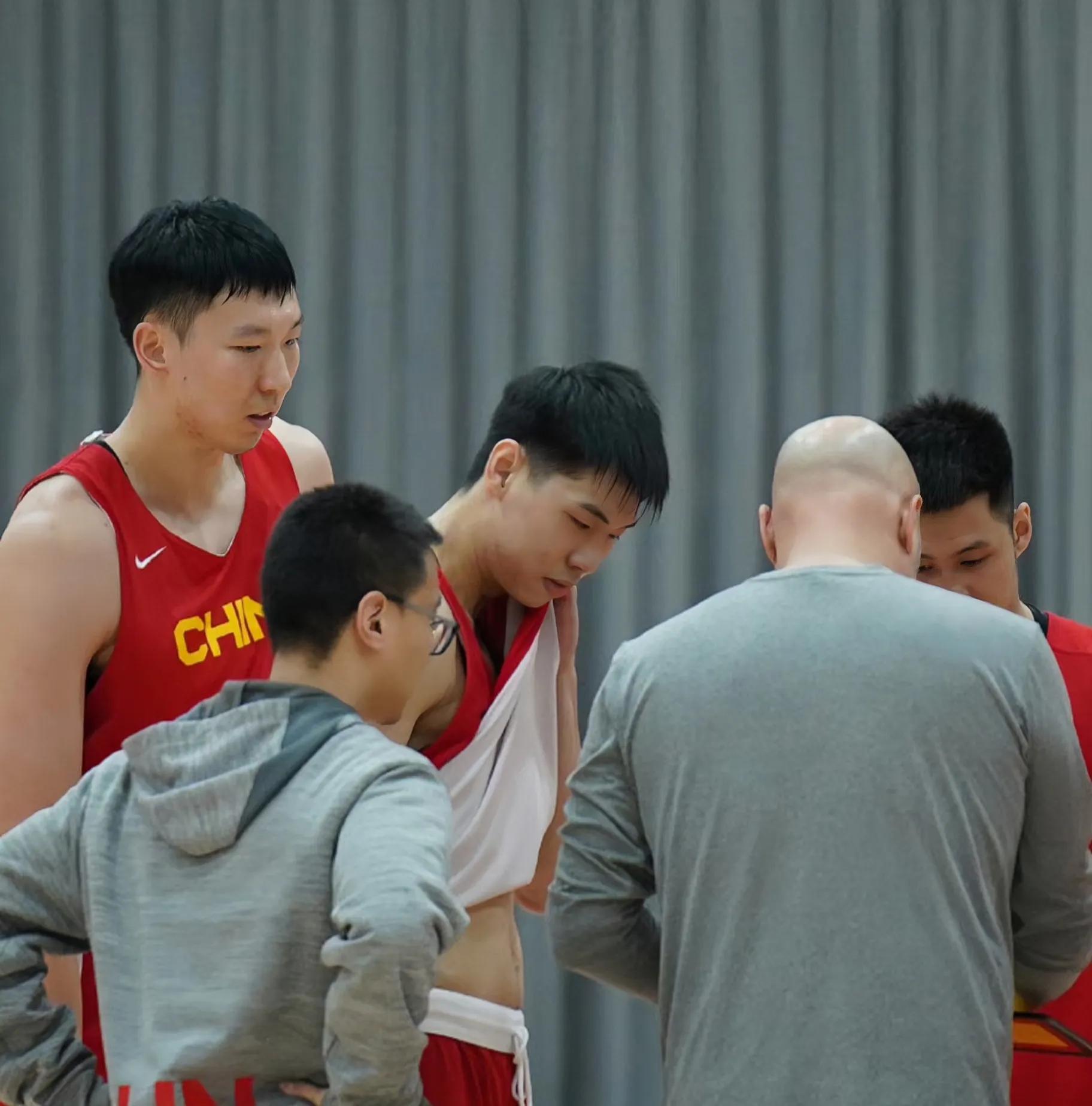 乔帅带领中国男篮走在正确的路上,男篮赛前训话