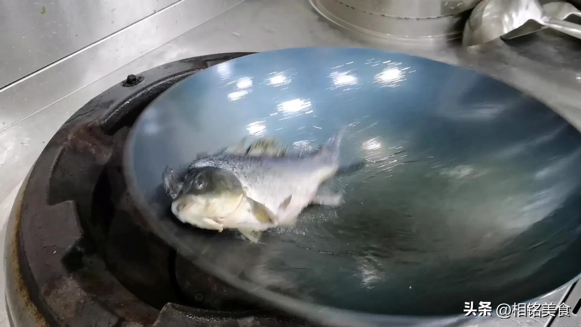 新铁锅怎样开锅小妙招视频,不粘锅的铁锅最佳开锅方法