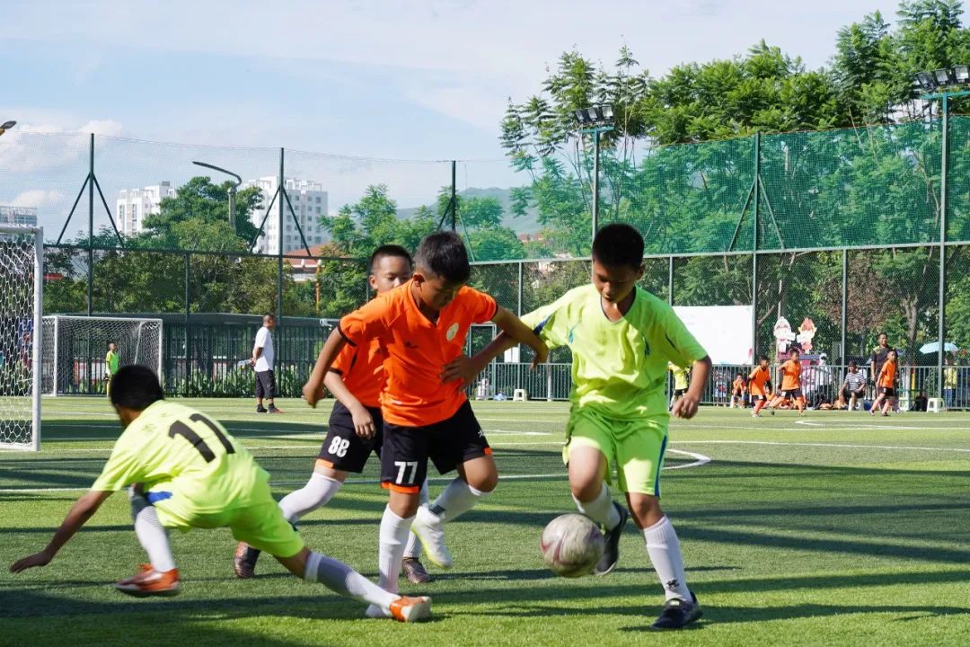 来30℃的开远挥洒汗水！《人民日报》点赞开远体育运动