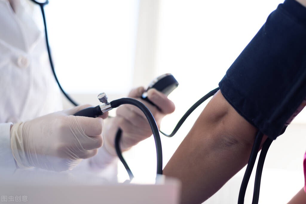 高血压患者喝什么茶对降压最有效,高血压有效降压穴位