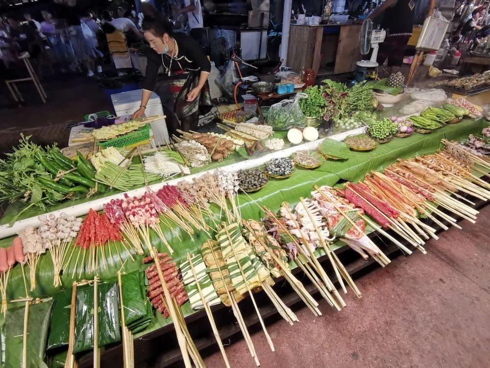 云南西双版纳热带雨林气候,云南的西双版纳冬天依旧色彩绚烂