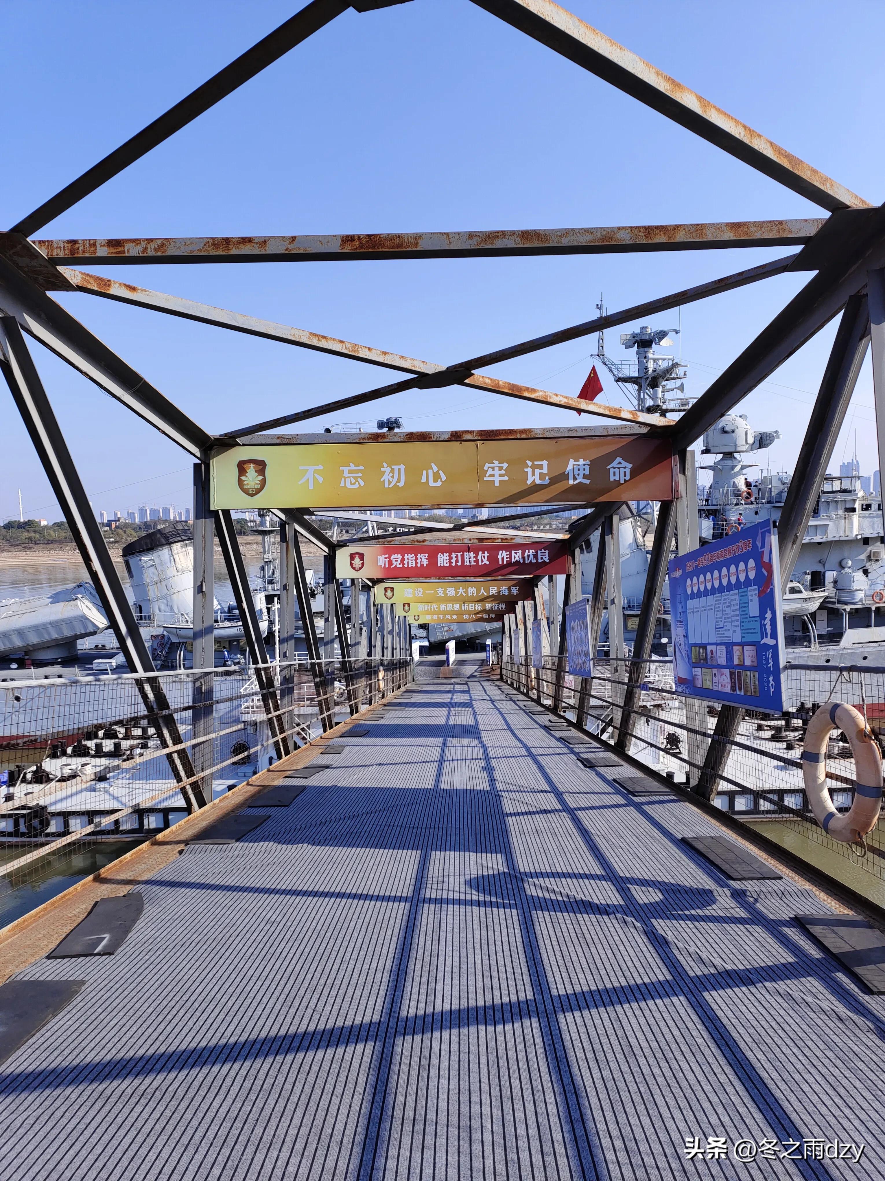 南昌舰主题园凤凰洲湿地公园,凤凰洲建军广场