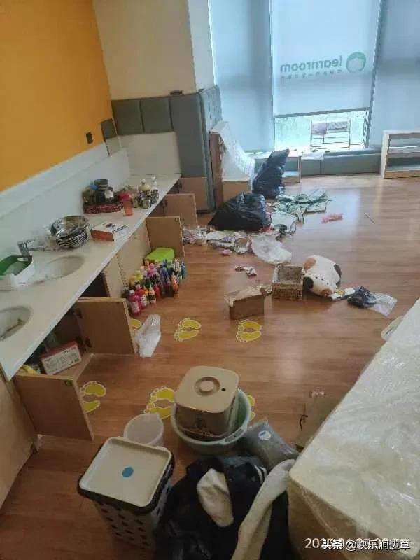 涔愯瀺鏃╂暀璺戣矾,涔愯瀺琚洕鍏夌殑浜嬫儏