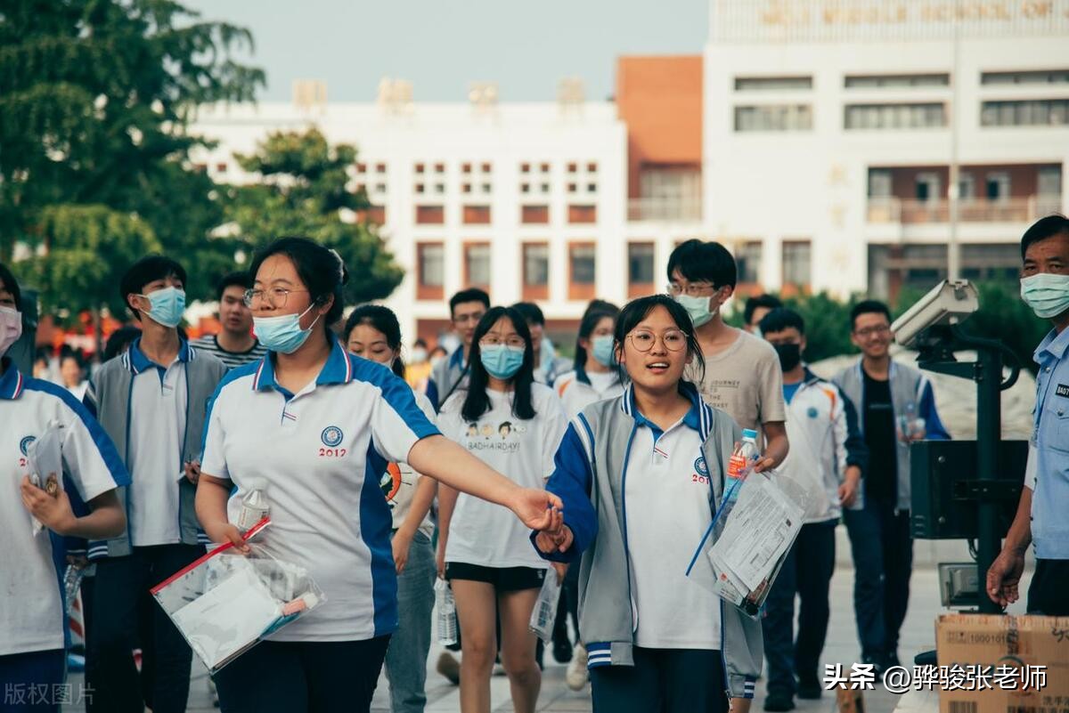 张雪峰德云社郭德纲,张雪峰郑州哪所大学毕业