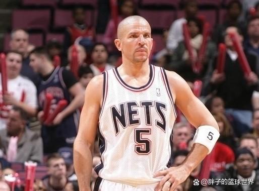 联盟永久退役的球衣都有谁,各球队退役球衣名单