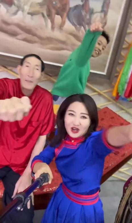 巨人鲍喜顺老婆身高,巨人鲍喜顺的妻子儿子现在有多高