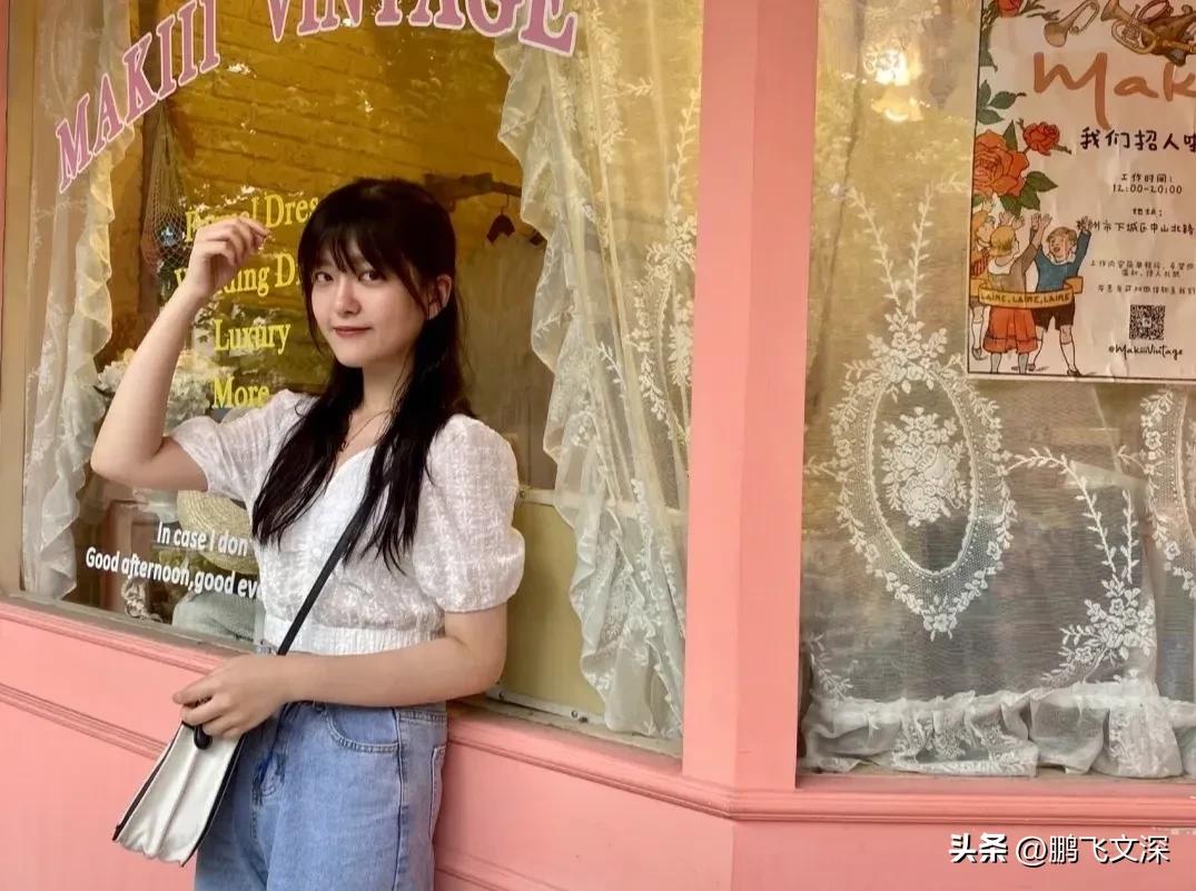 一女孩去台湾旅游买了个玉船，专家鉴定值八百万，女孩:五万给你