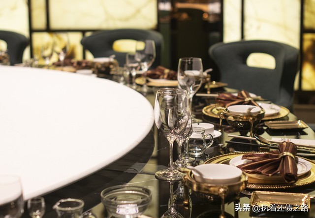 同学聚会炫富被打脸的场面,同学聚会变味攀比炫富