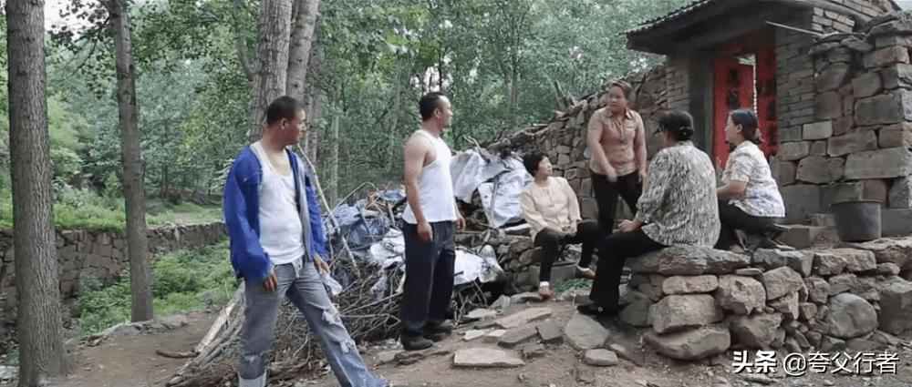 乡村纪实：带给村民无限快乐的傻小子，离开人世好多年了