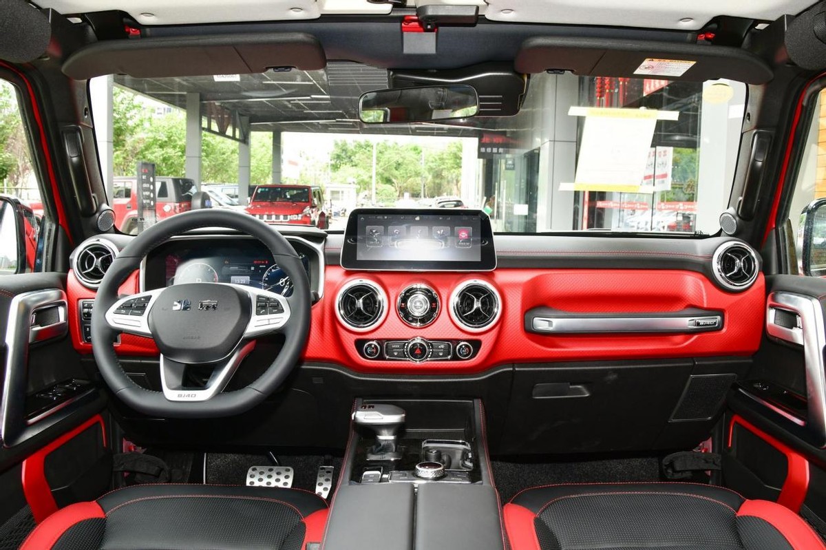 哪一款北京bj40值得入手,最新款北京bj40中配和顶配区别