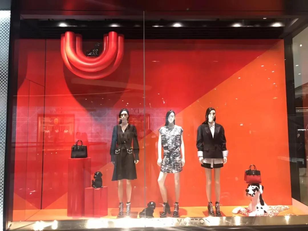 服装搭配师和服装陈列师怎么样,做服装陈列师的基本知识