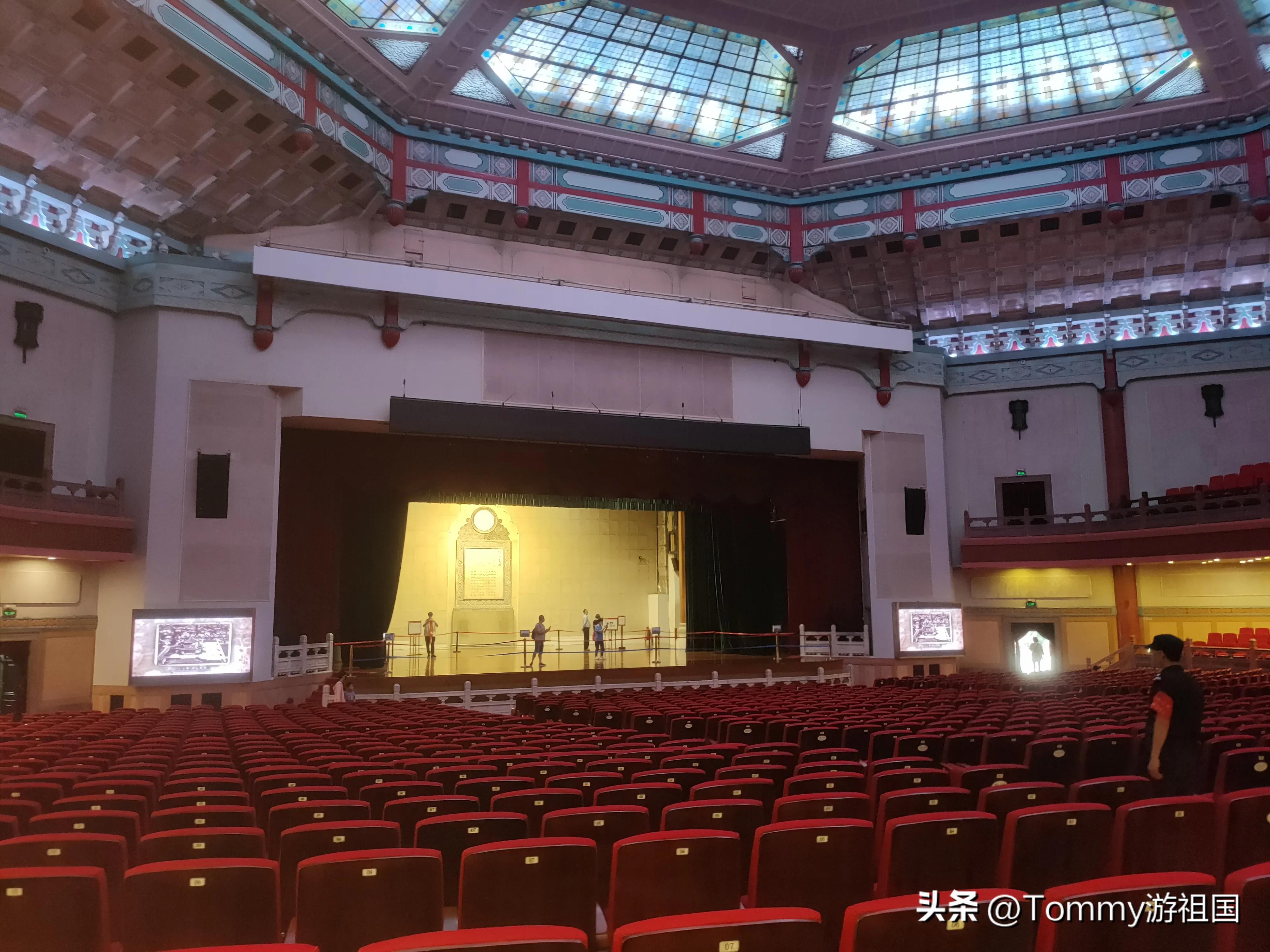 中山纪念堂木棉怒放,参观广州市中山纪念堂