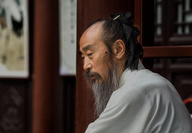 一手断掌代表什么,断掌一根线富贵不相欠啥意思