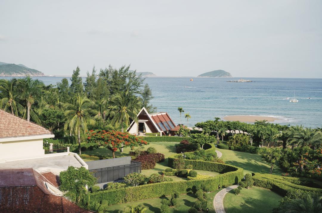 亚龙湾比较新的酒店,亚龙湾的酒店怎么样