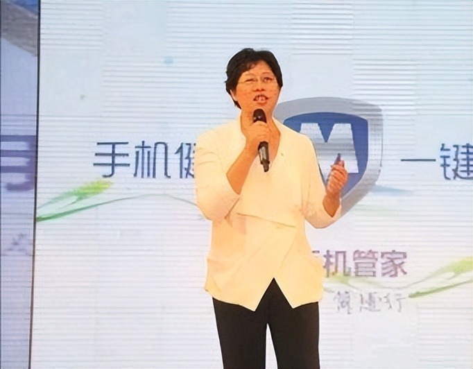 一部手机卖99元，坚持20年不倒闭的荣秀丽，是如何生存至今的