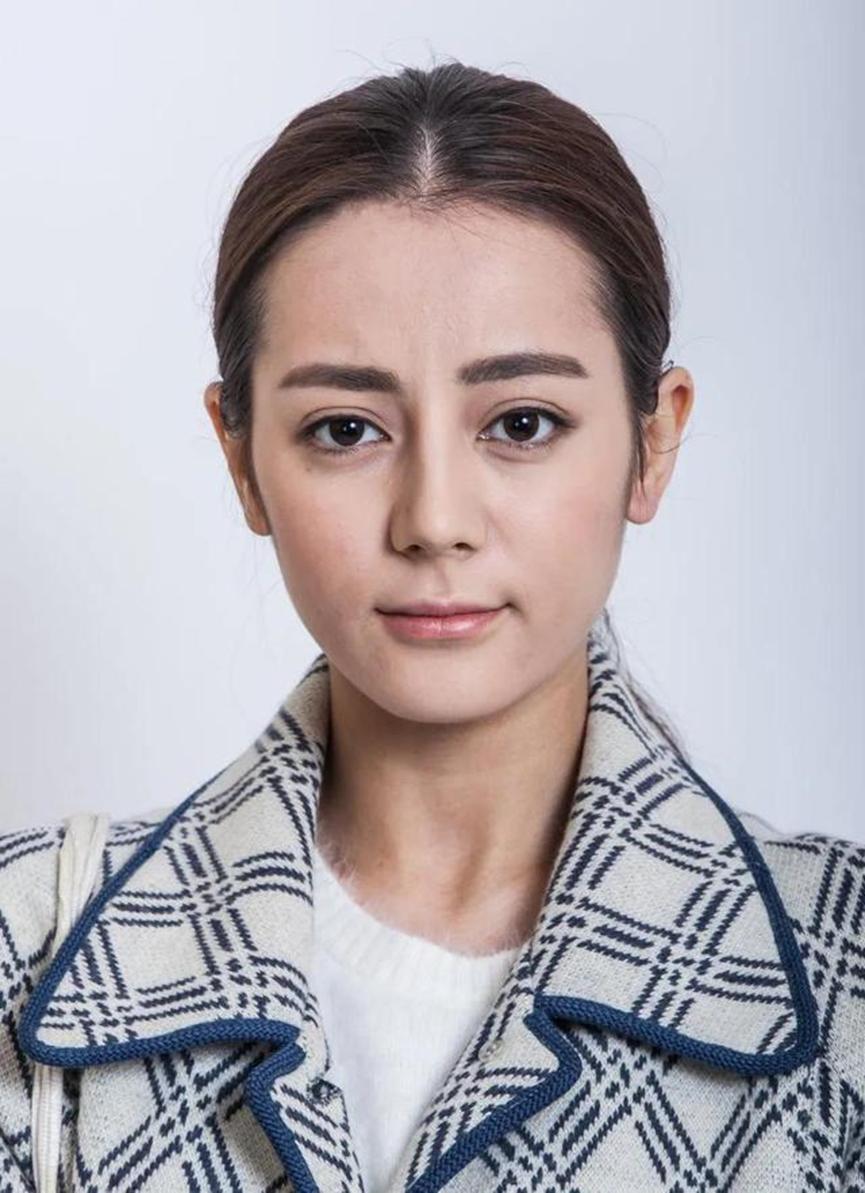 明星也逃不开的容貌焦虑：女星卸妆前后对比，自信的人才最美丽