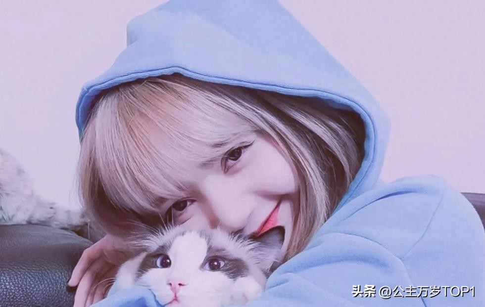 看过疯马秀就知道Lisa的不对外公开表演可能“尺度”不止于此！