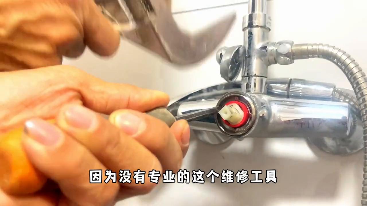 浴室花洒下部龙头漏水怎么修,洗菜盆龙头转动处漏水怎么办