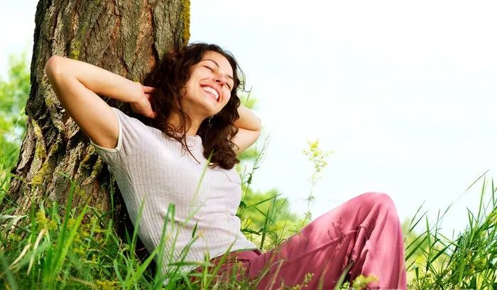 头皮屑与菌群有关，科学的去屑建议