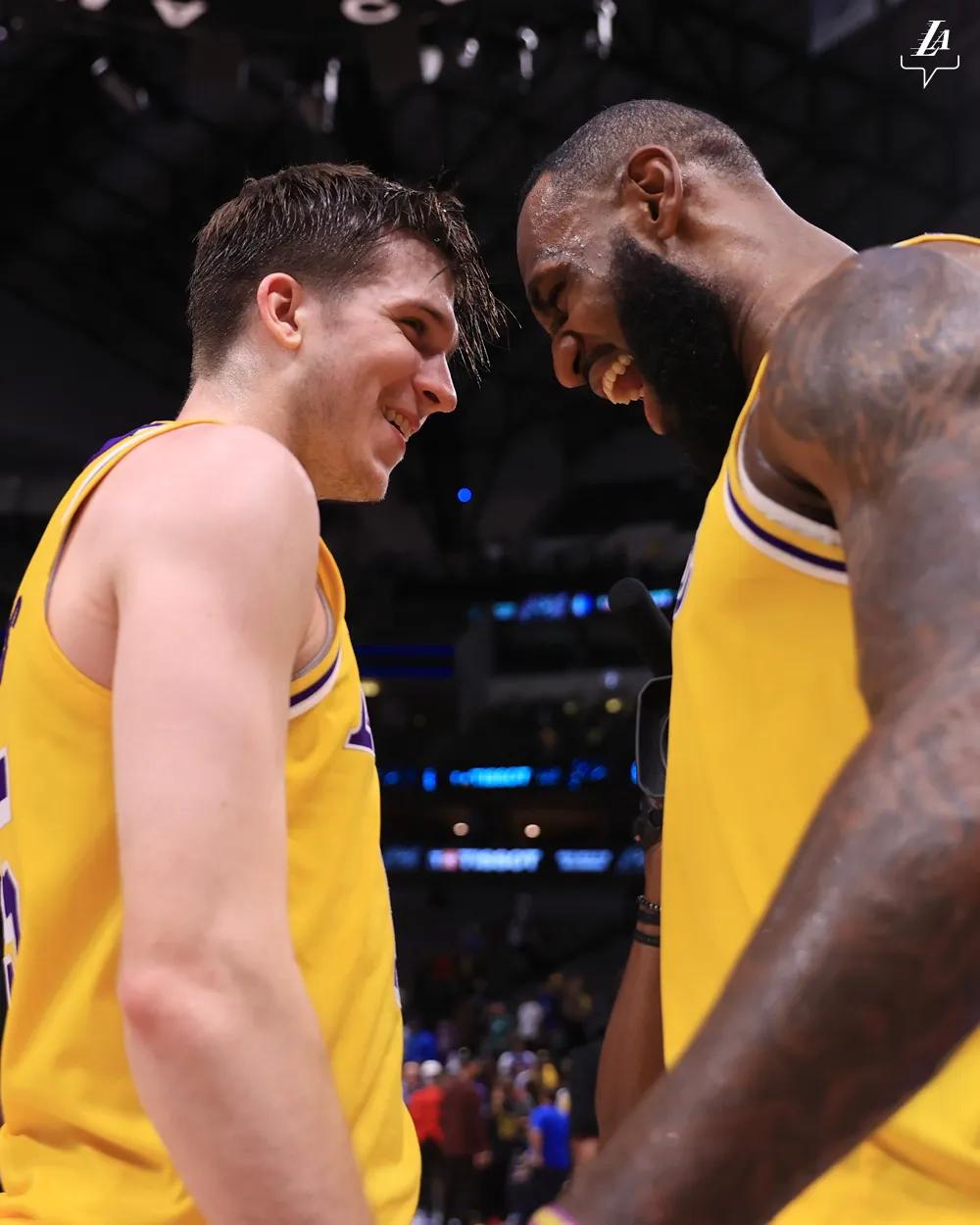 译文-里夫斯说：“要努力，要清醒，要忠于自己。”