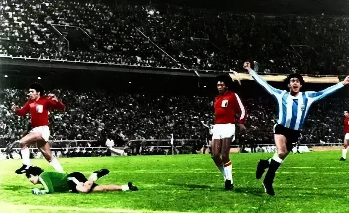 偷窃、下毒、车震、巫术，还有性放纵：世界杯历史上的冷故事