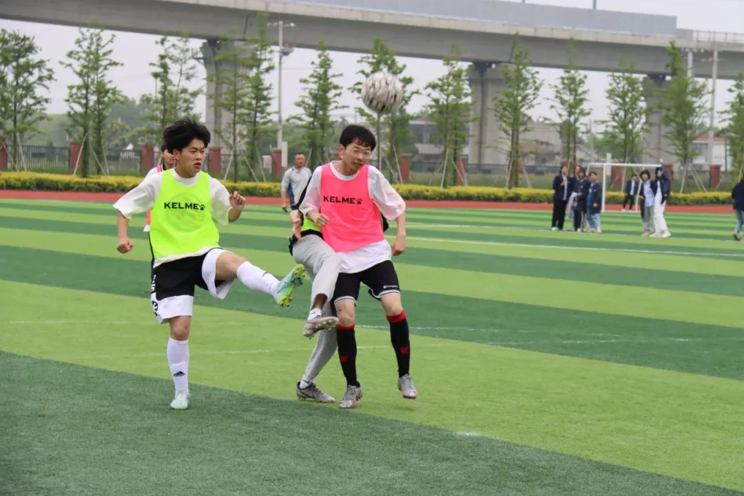 “篮”不住的风采“足”够精彩