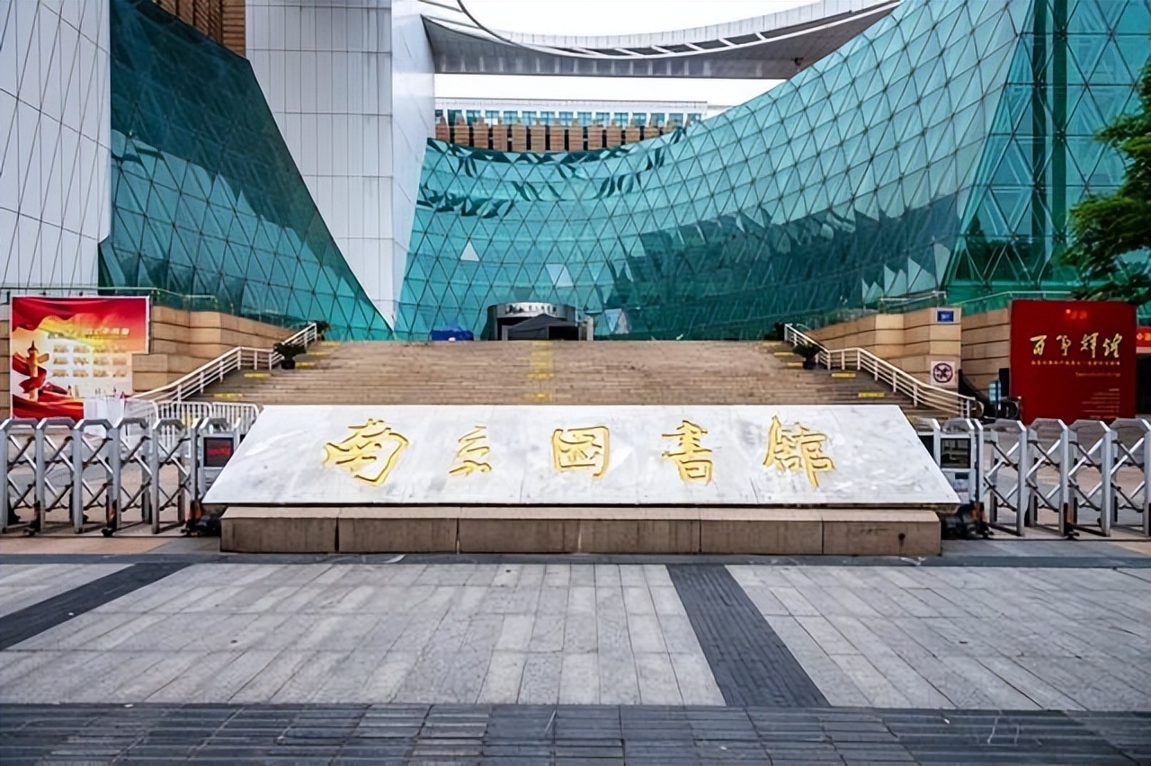 江西一男子花1万块买书,江西男子花六千万买的商铺后续