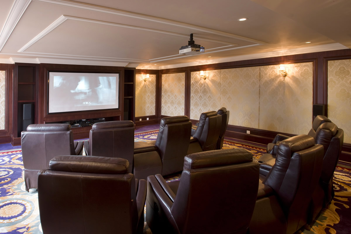 私人别墅电影院,别墅家庭影院娱乐室装修效果图