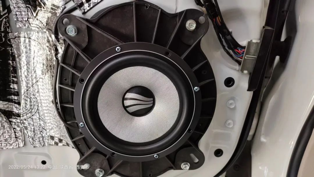 越野的旅途怎么能少了音乐的陪伴？丰田酷路泽音响升级