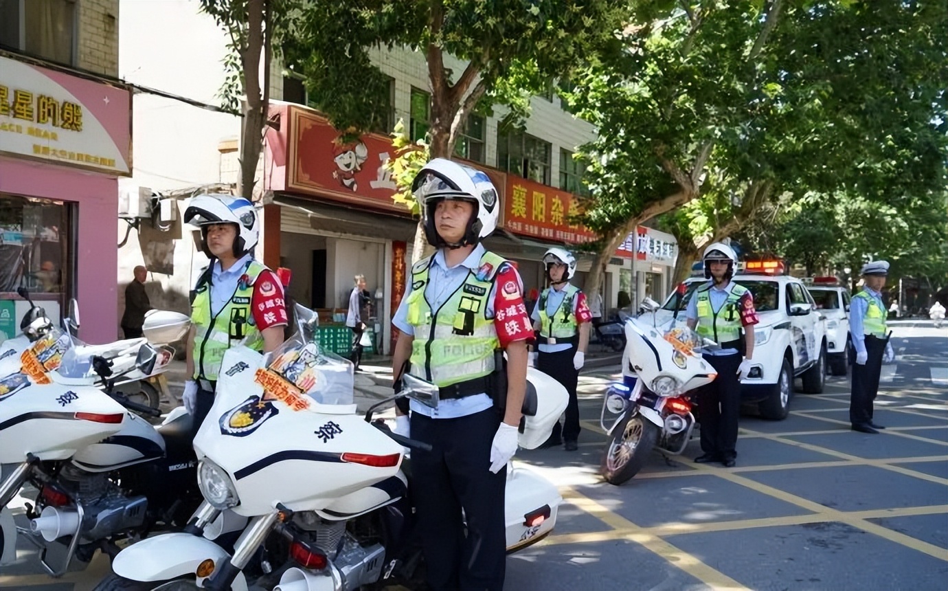 警警护航高考完整版,护航高考交警通行视频