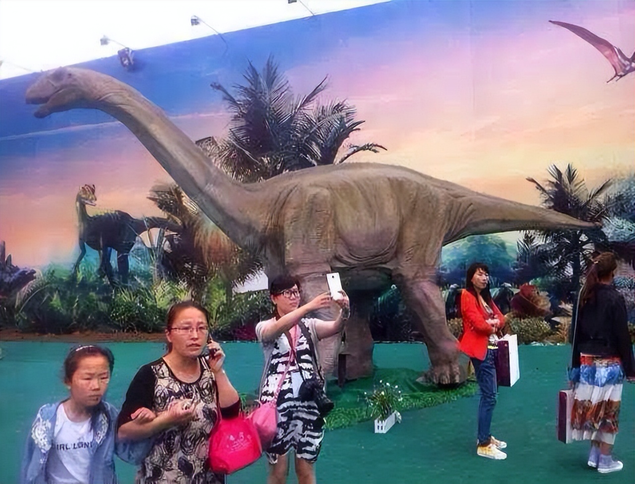 大型卡通恐龙模型,卡通恐龙模型夜光似鳄龙