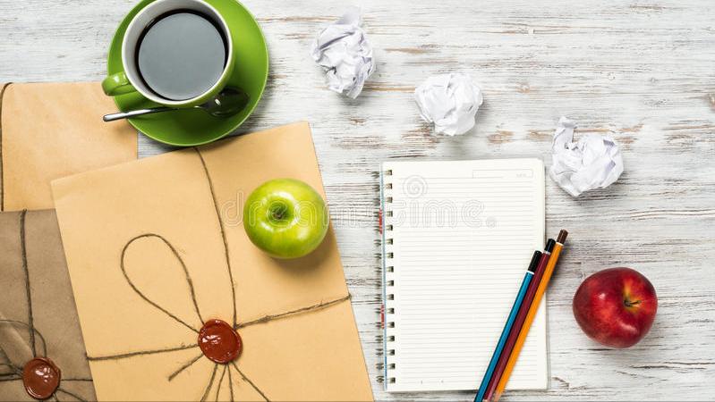 徒手深蹲高难度动作练大腿根肌肉,徒手深蹲锻炼腿部肌肉