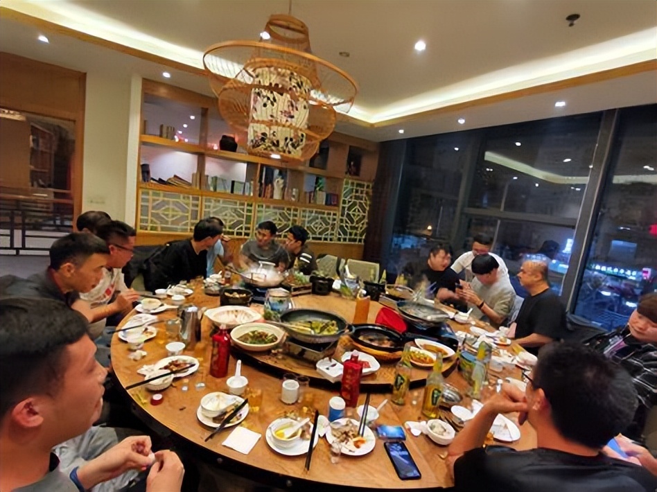 情人关系住酒店男女都要登记吗,法律法规对情人住酒店的有关规定