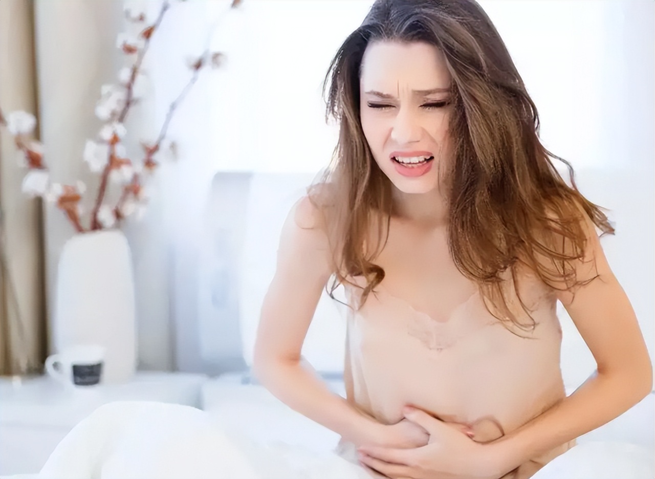 女生的排卵期会出现什么不适,女人排卵期是不是会有异味