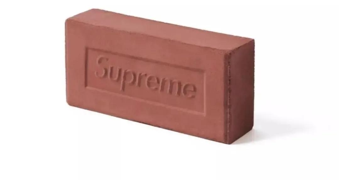 2020年他花53元购买了一包红色奥利奥饼干，6天后在网上卖出61万