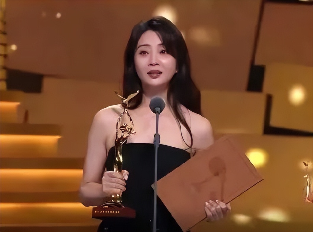 殷桃年轻时颜值巅峰,殷桃回眸一笑百媚生