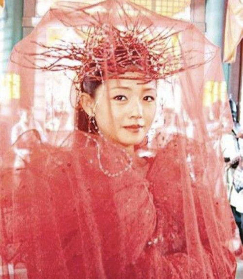 鸡毛穿一身、通天大脑门…国产神话剧的惊人造型，他们全都承包了