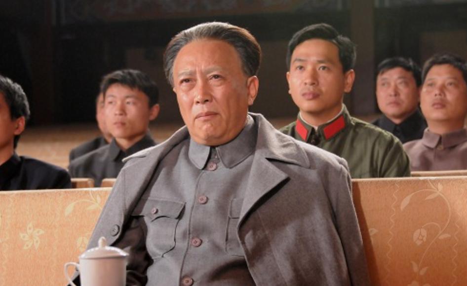 中国的战略方针为何是积极防御？听完毛主席解释，才知真高明