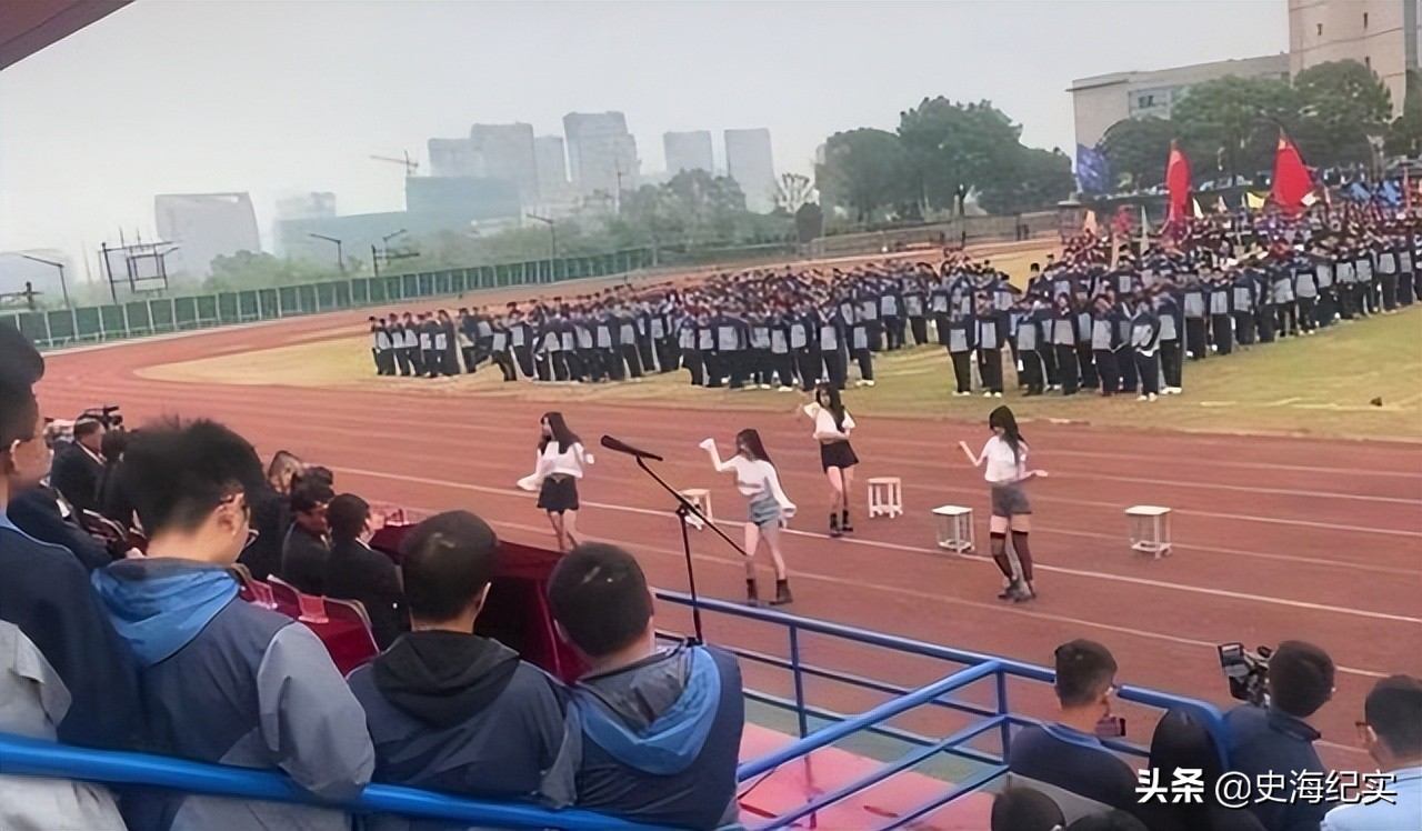 高校军训女生跳舞引争议当事人,高校女生跳舞被批判