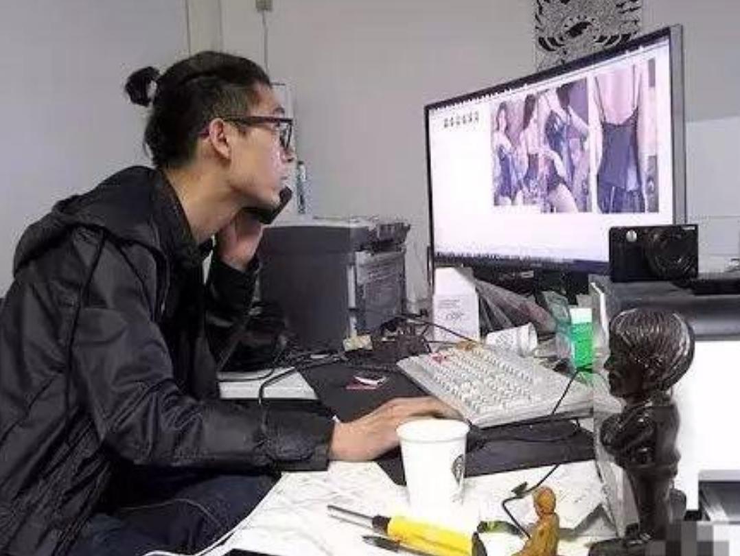 90后卖内衣一个月回本20万,90后小伙做衣服生意