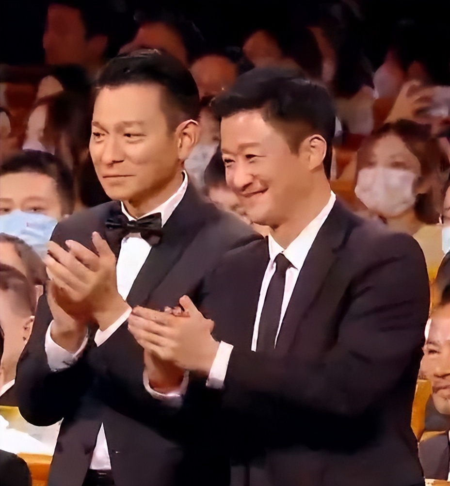 吴京黄渤成龙颁奖晚会,黄渤沈腾忘词完整版