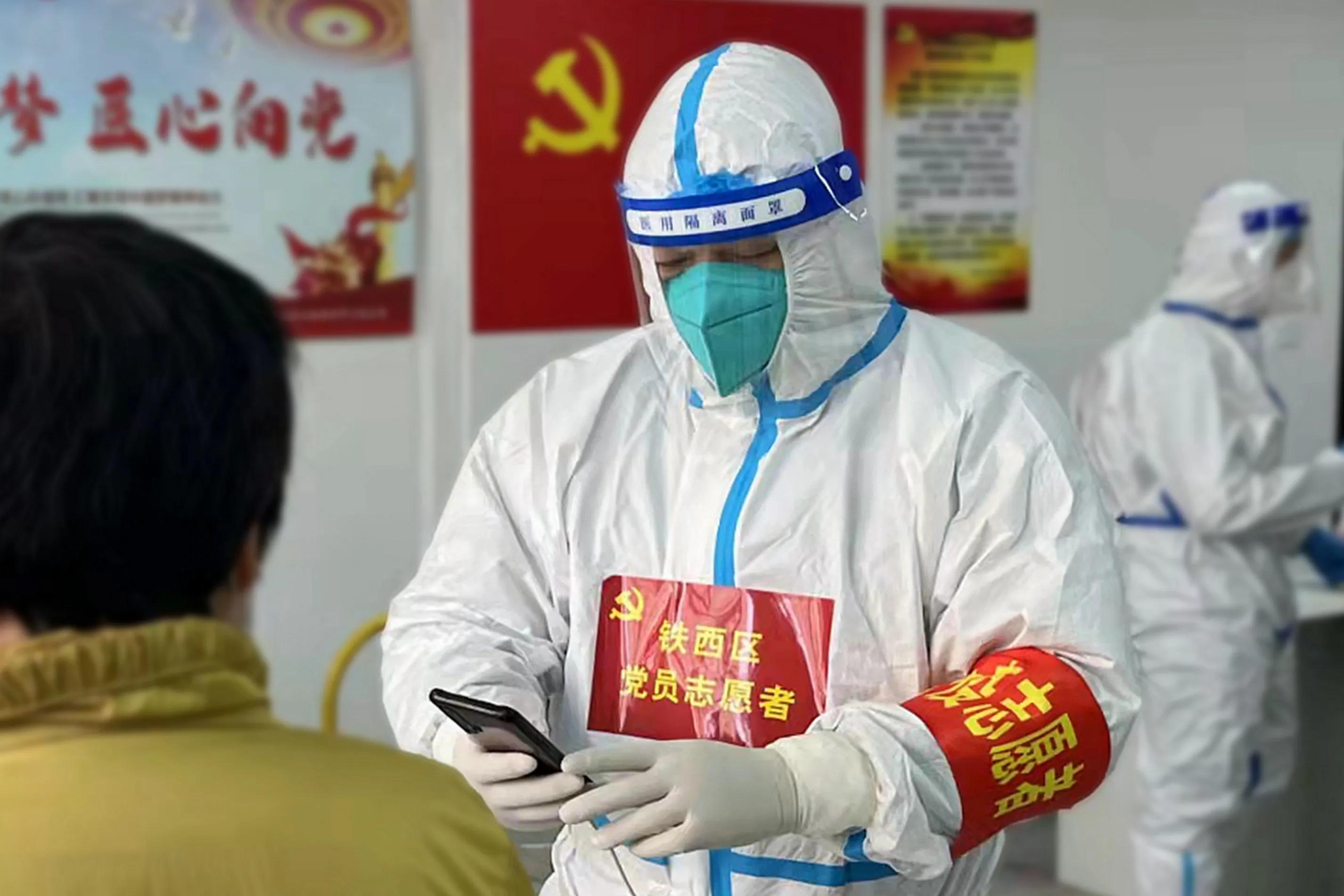 志愿者疫情期间坚持岗位不退,疫情党员志愿者迎难而上