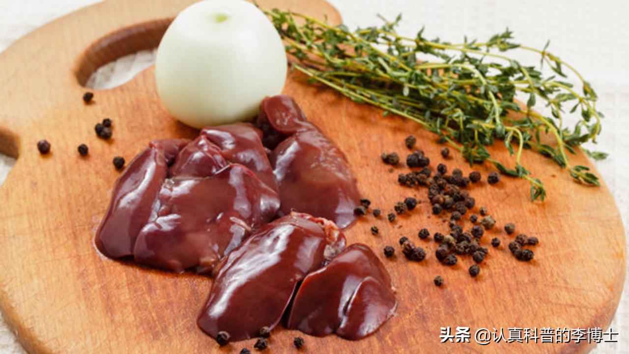 50岁左右饮多少水更为健康,50岁后想防病切记这5种水喝不得