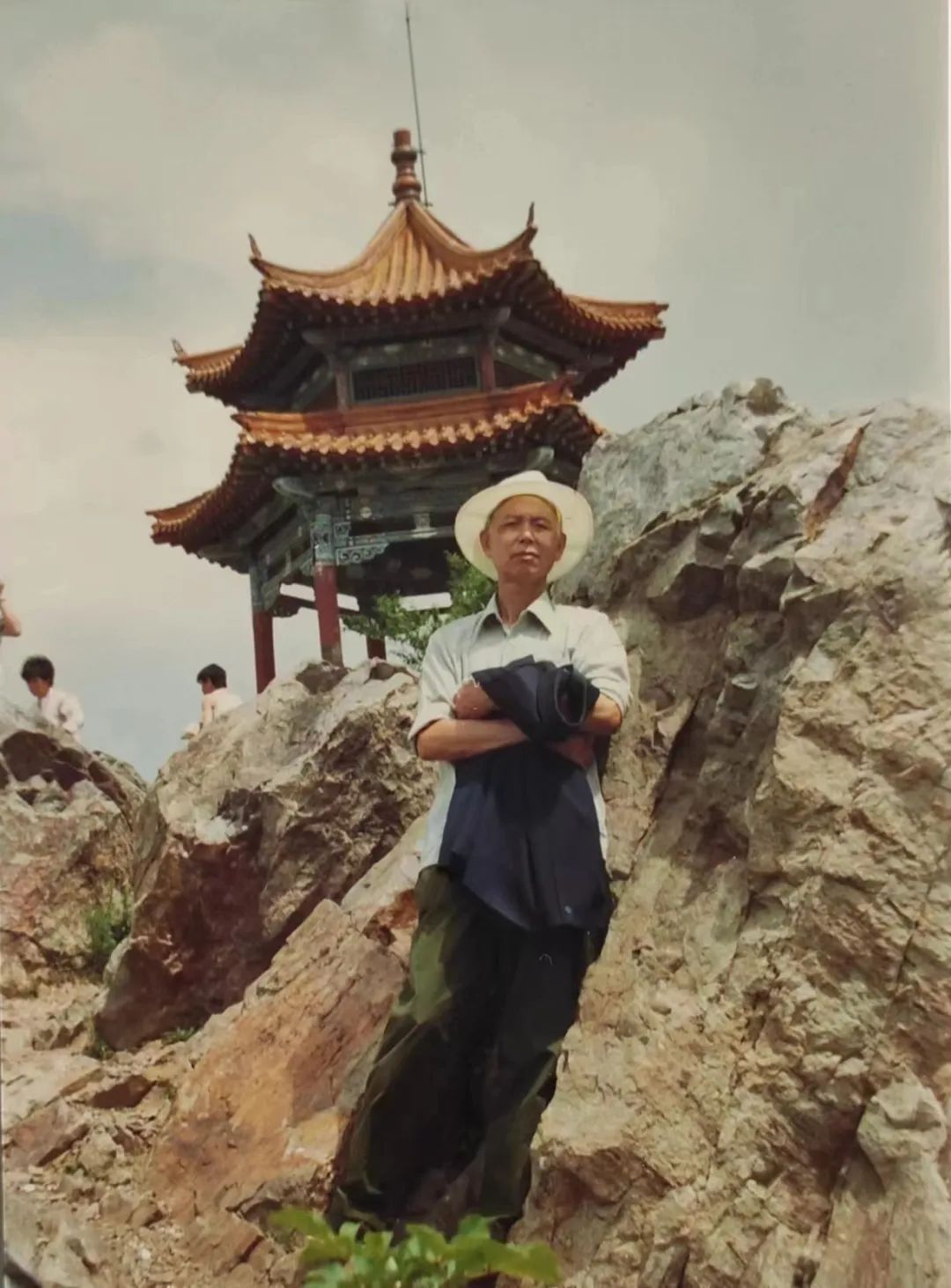 何斌湖北民族大学,何冰仁者无敌