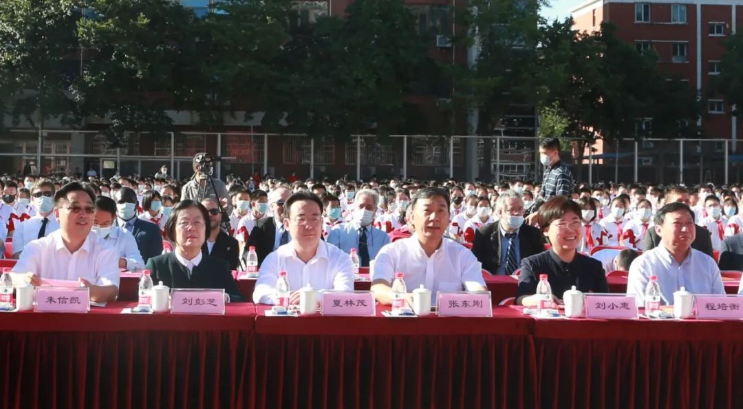 人大附中同学，开学快乐！大中小学思政课一体化建设教育基地揭牌！