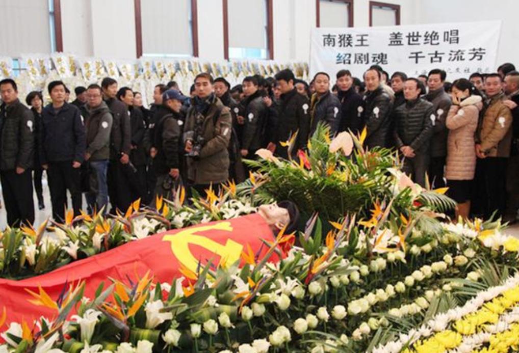 六小龄童哭灵,六小龄童送别大师兄