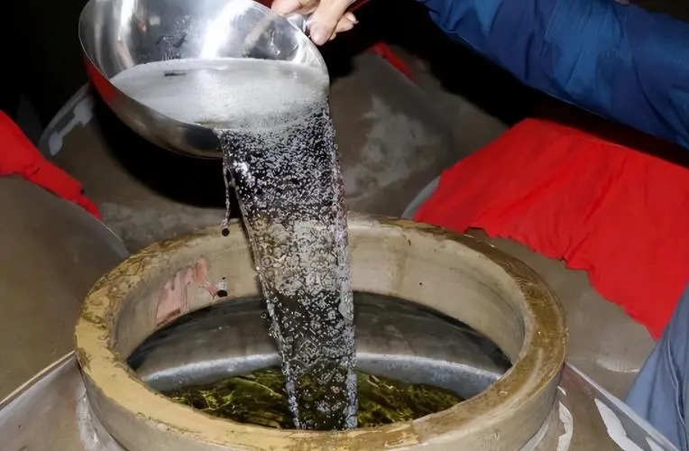 赖茅97公斤庆香港回归多少钱一瓶,老酒赖茅97香港回归纪念酒1000ml